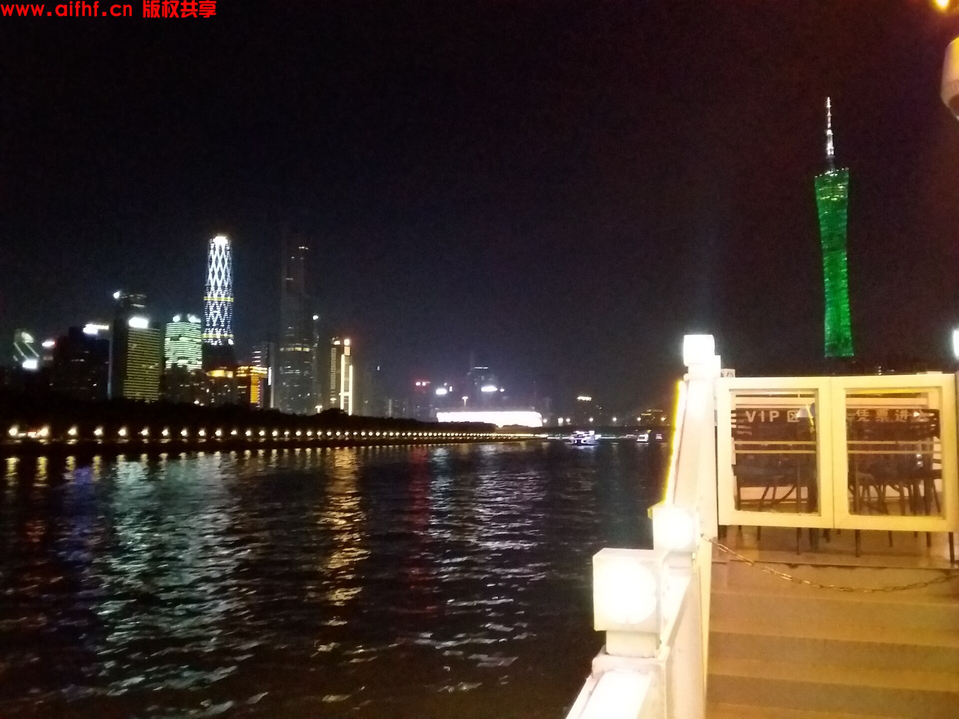 鱼儿的眼泪:夜景